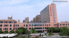 房配了珍珠白吊柜、三组抽屉式拉篮合理